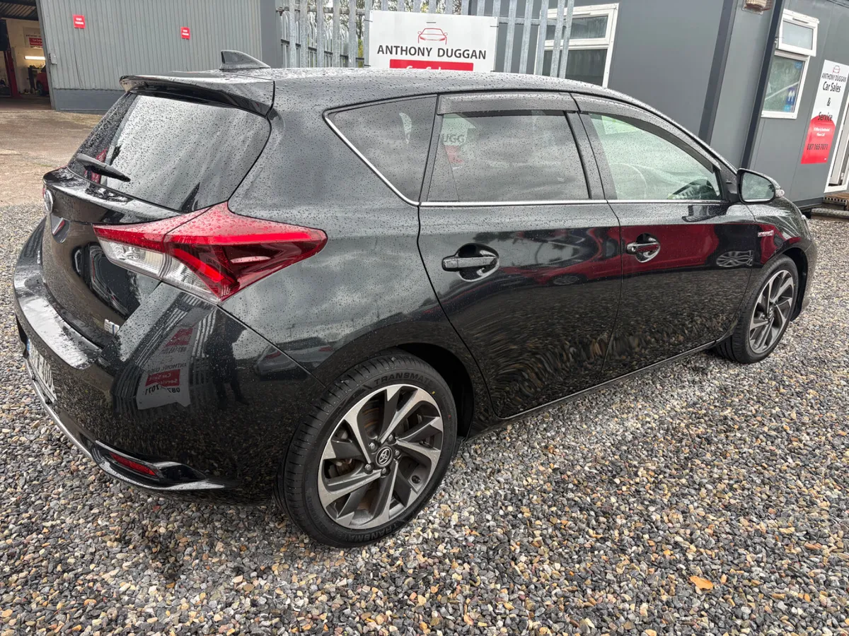 2017 Toyota Auris hybrid high spec - Image 4