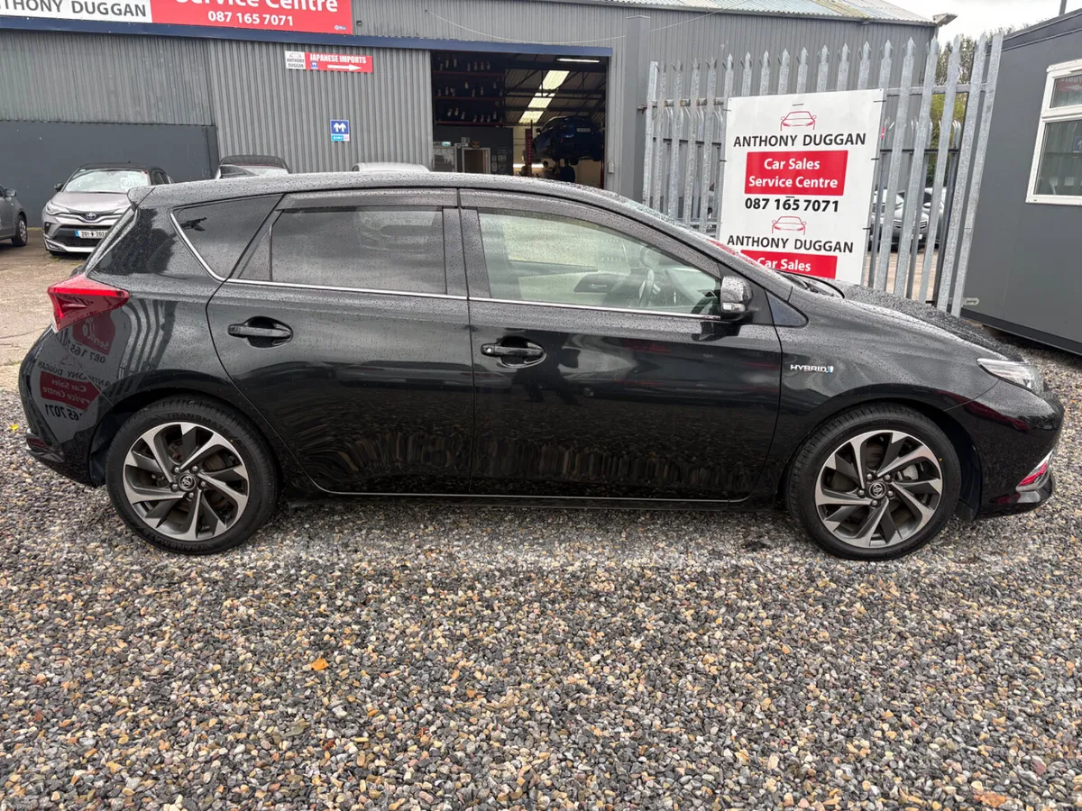 2017 Toyota Auris hybrid high spec - Image 3