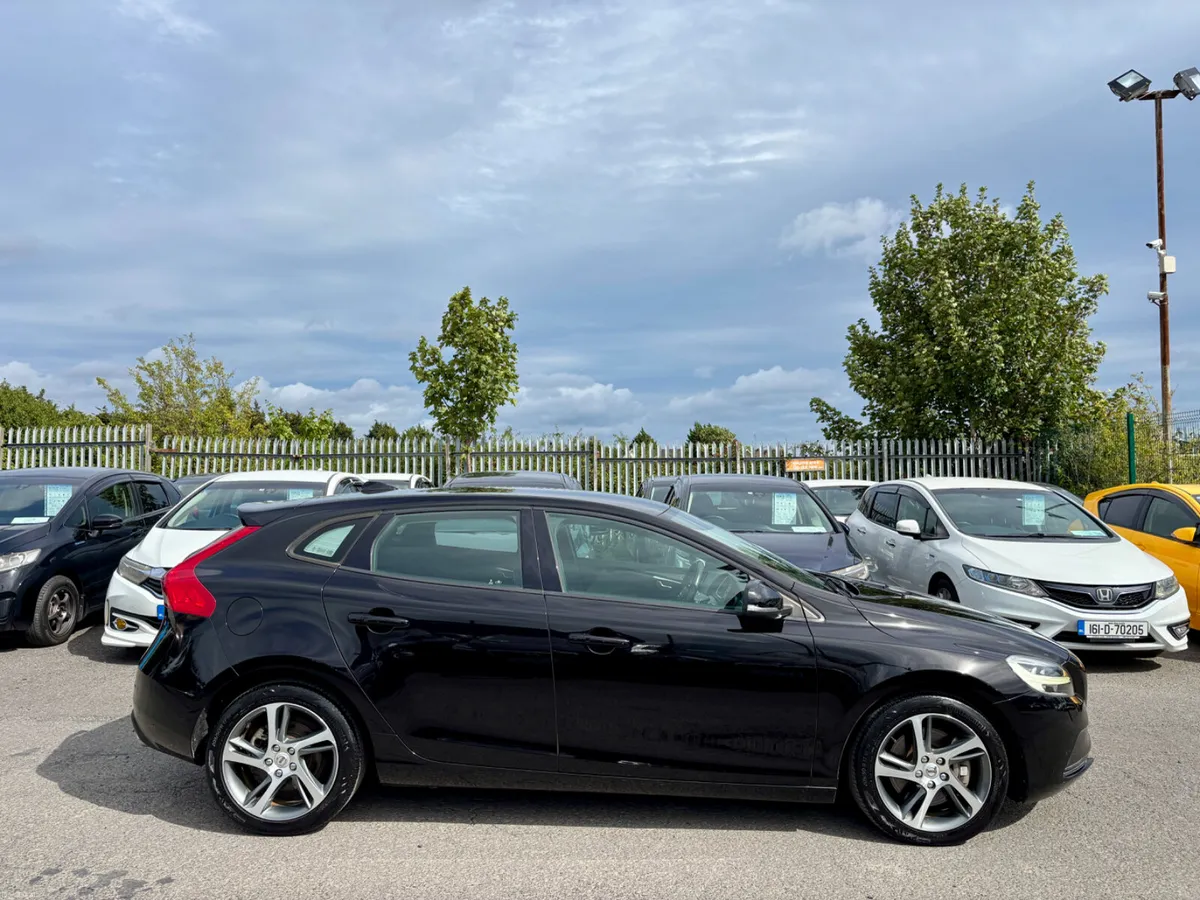 VOLVO V40 2018 2.0, DIESEL D4 - Image 4