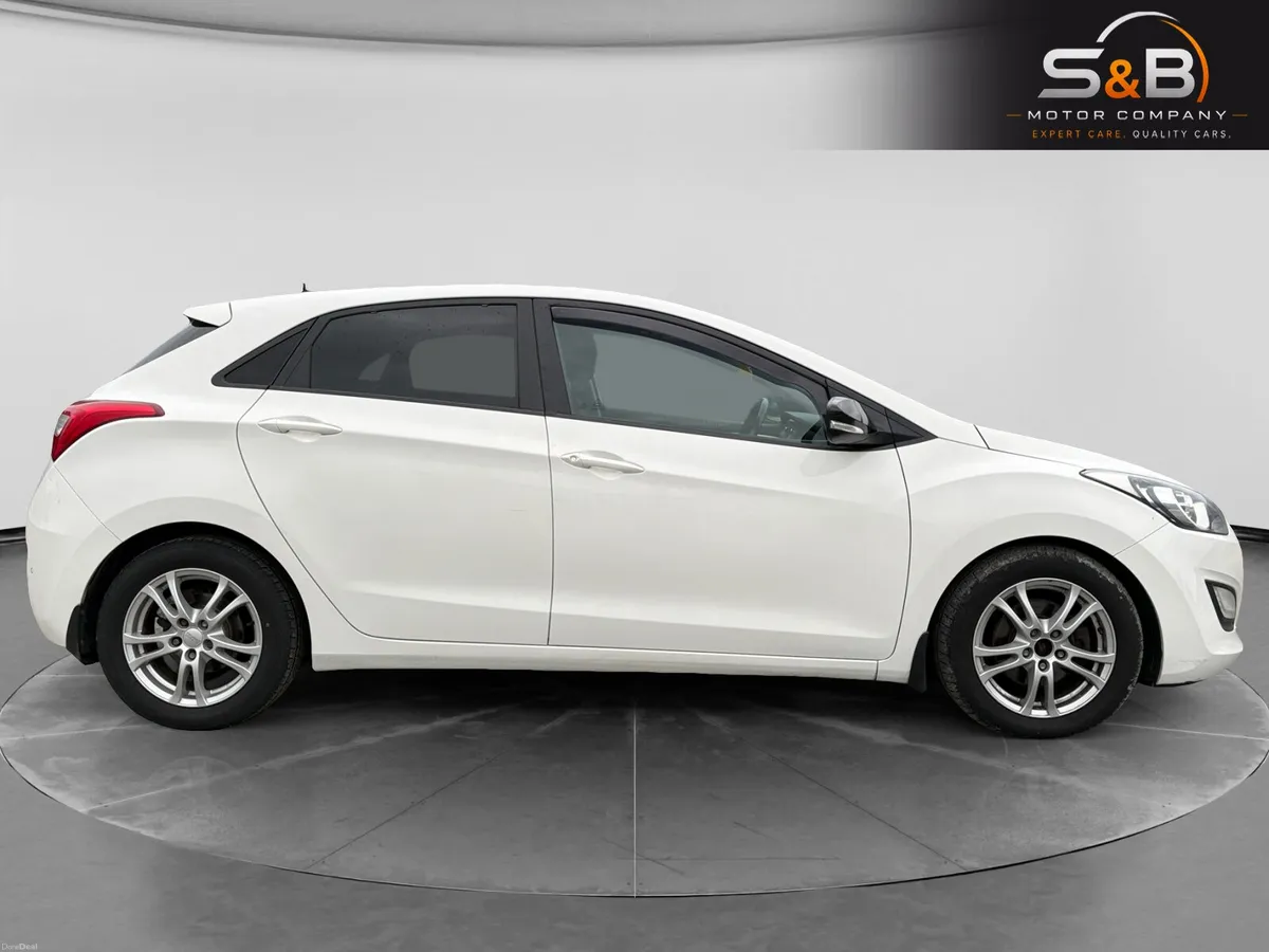 2014 i30 PREMIUM 1.6CRDI PAN SUNROOF HATCHBACK - Image 6