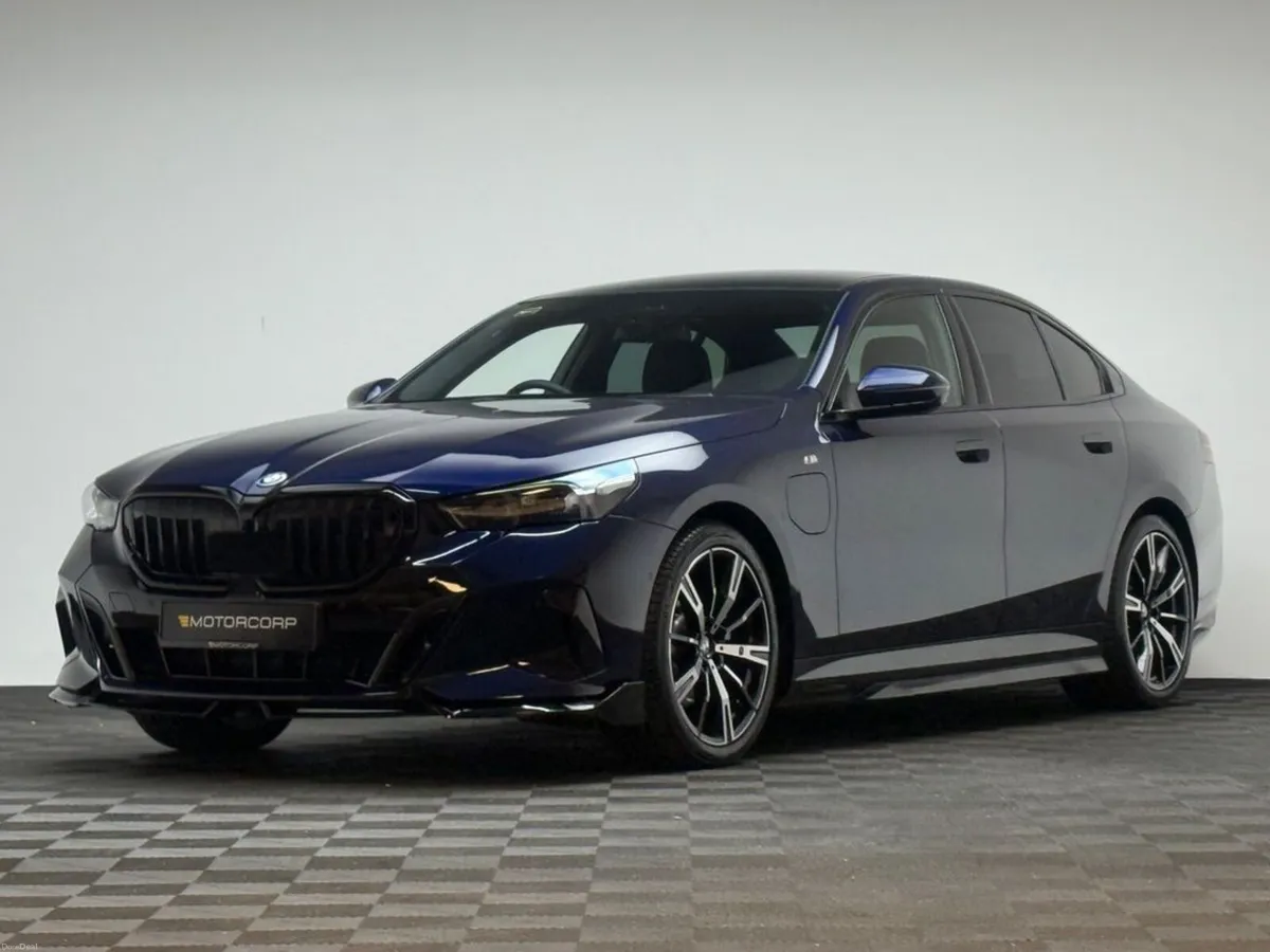BMW 5-Series 530E M SPORT *PAN ROOF* - Image 3