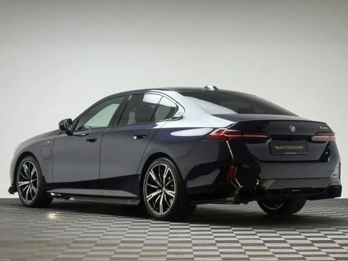 BMW 5-Series 530E M SPORT *PAN ROOF* - Image 5