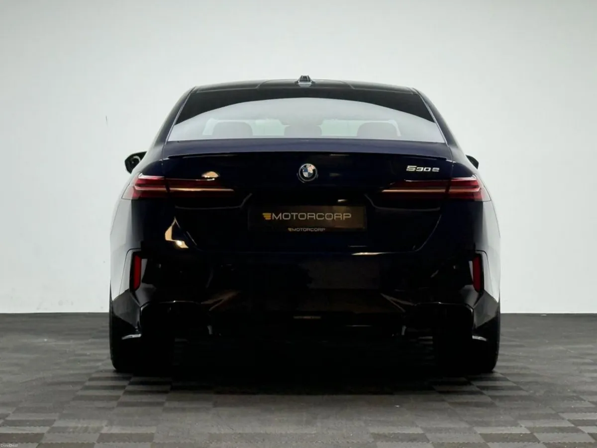 BMW 5-Series 530E M SPORT *PAN ROOF* - Image 6