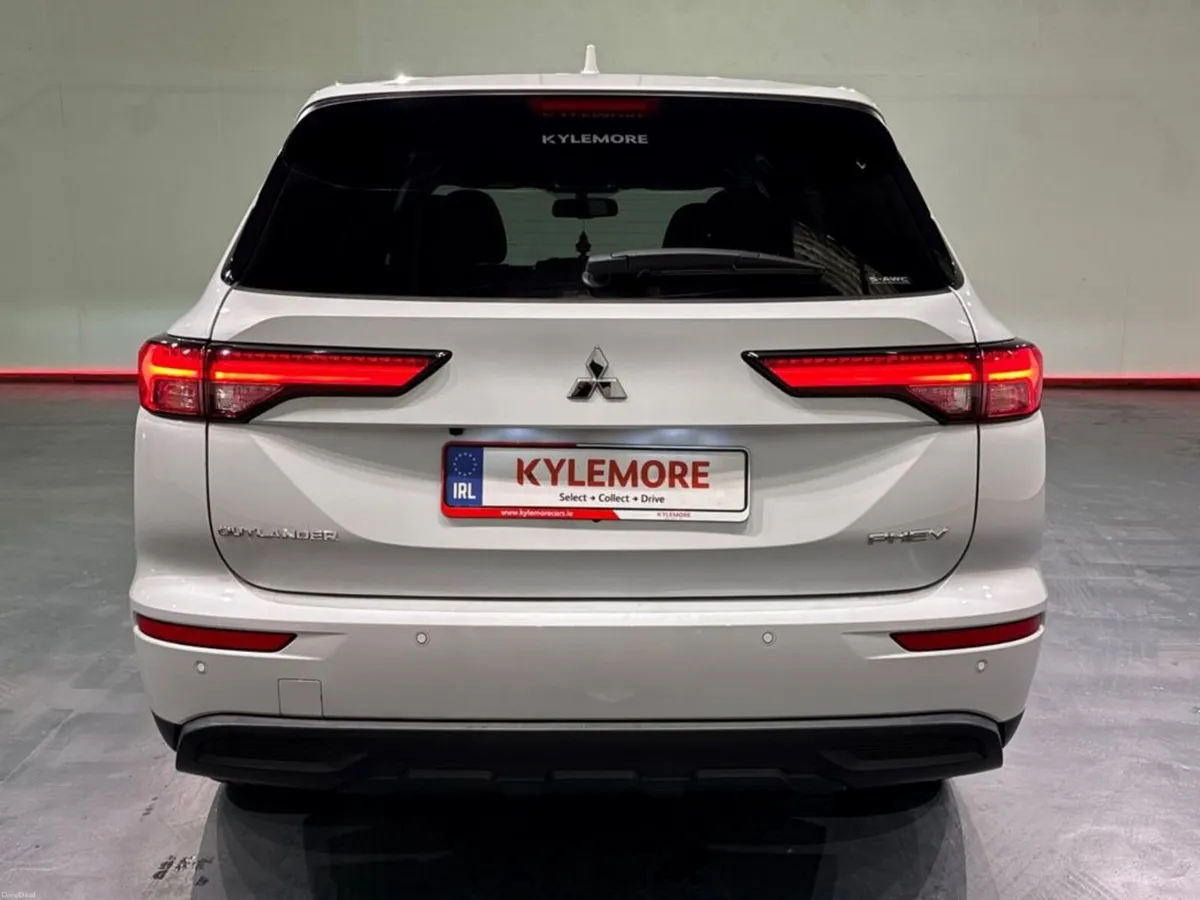 Mitsubishi Outlander 2.4L PETROL PLUG-IN HYBRID AU - Image 4