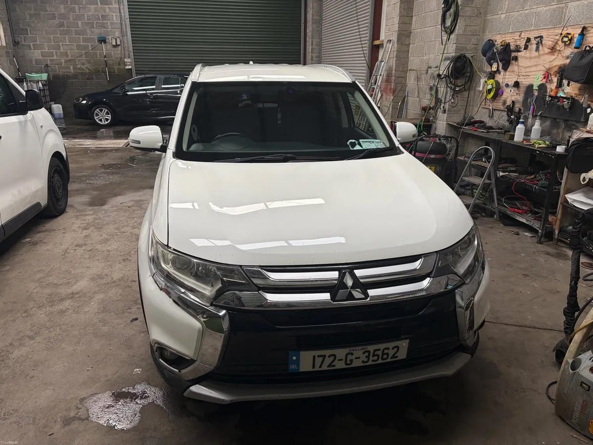 172 MITSUBISHI OUTLANDER 4X4 - Image 2
