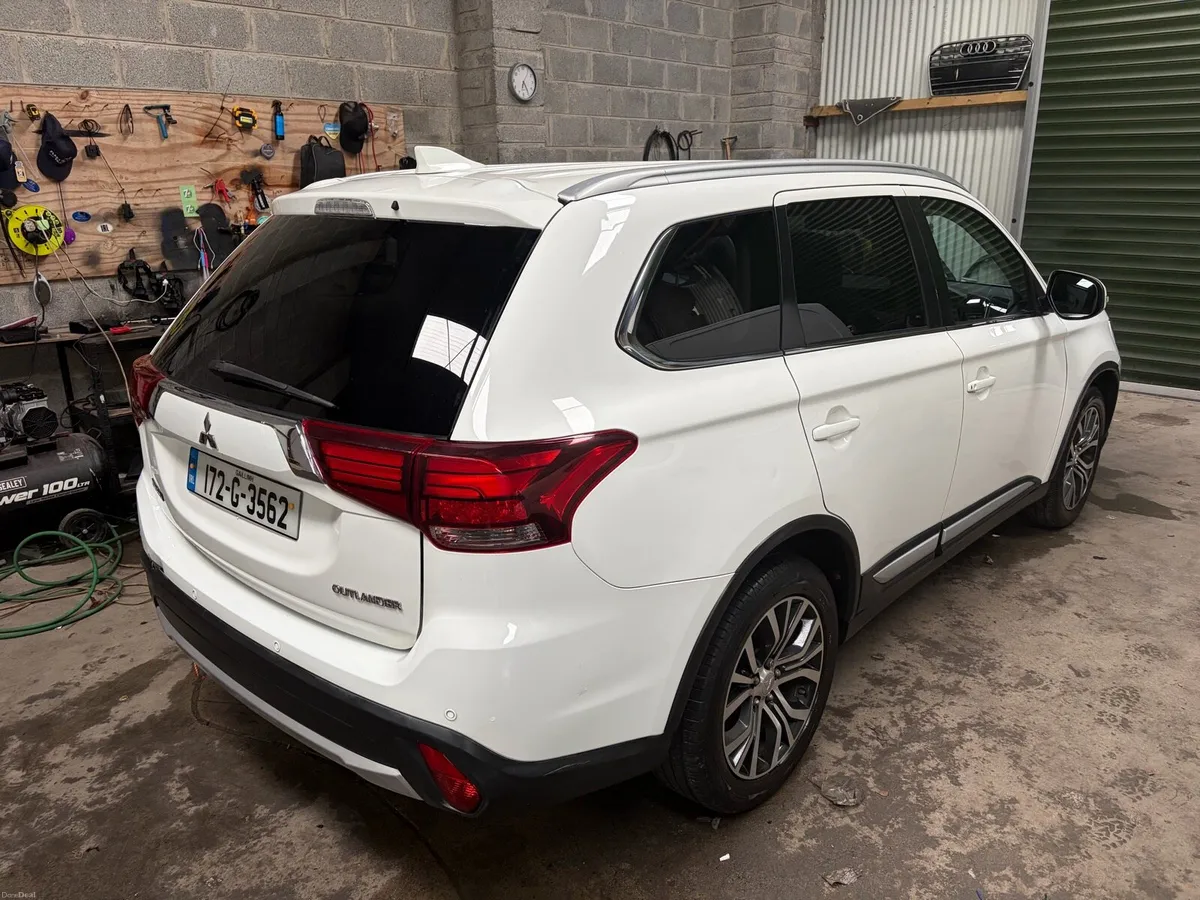 172 MITSUBISHI OUTLANDER 4X4 - Image 3