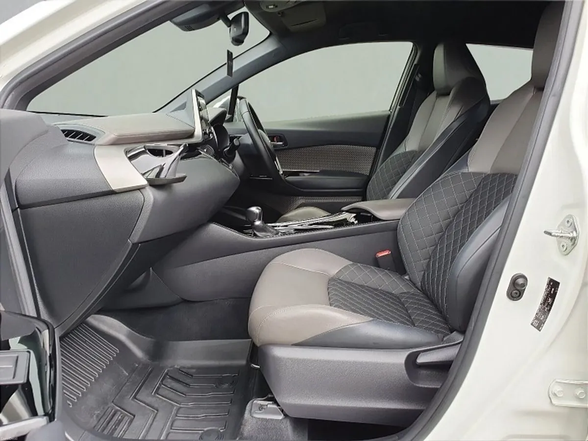 Toyota C-HR ** Z HYBRID ** HUGE SPEC ** TRINITY MO - Image 6