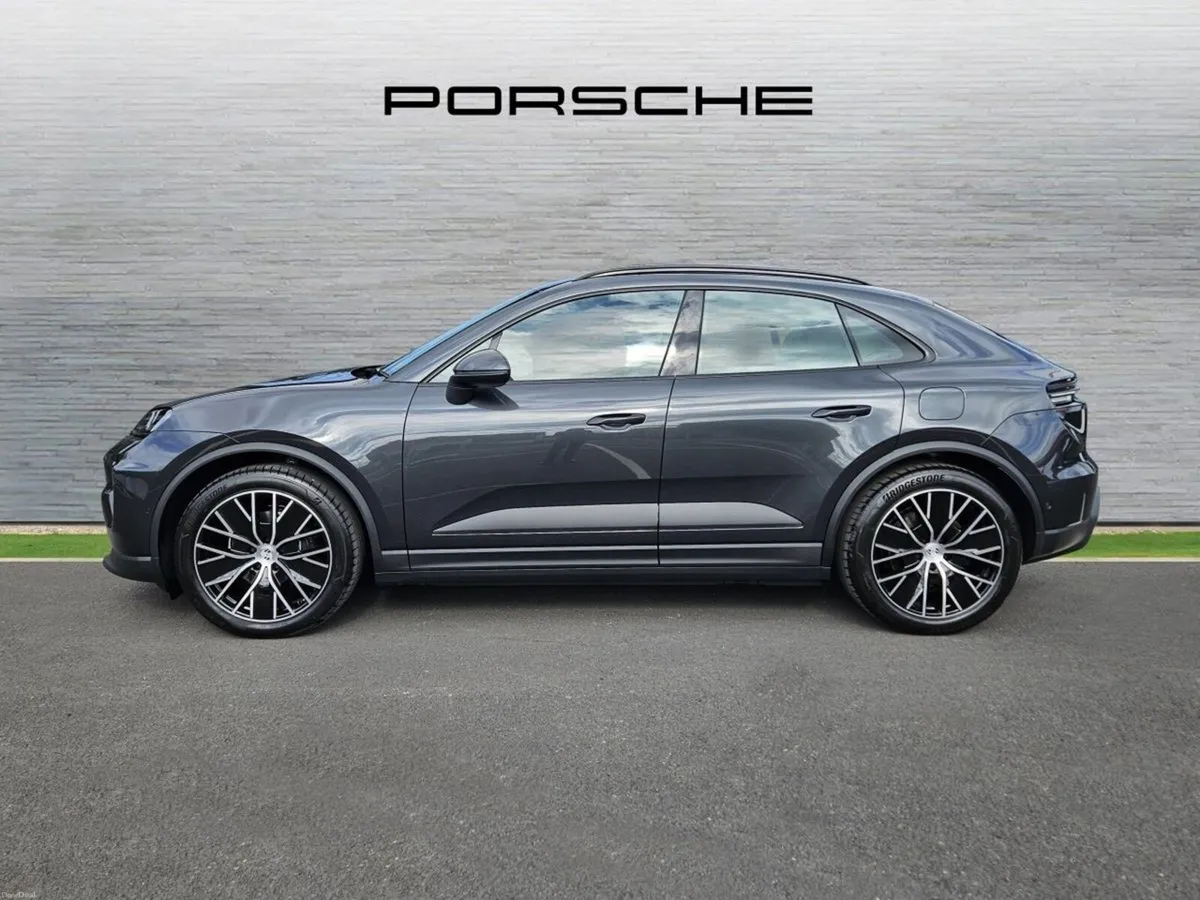 Porsche Macan 4 Electric - Image 3
