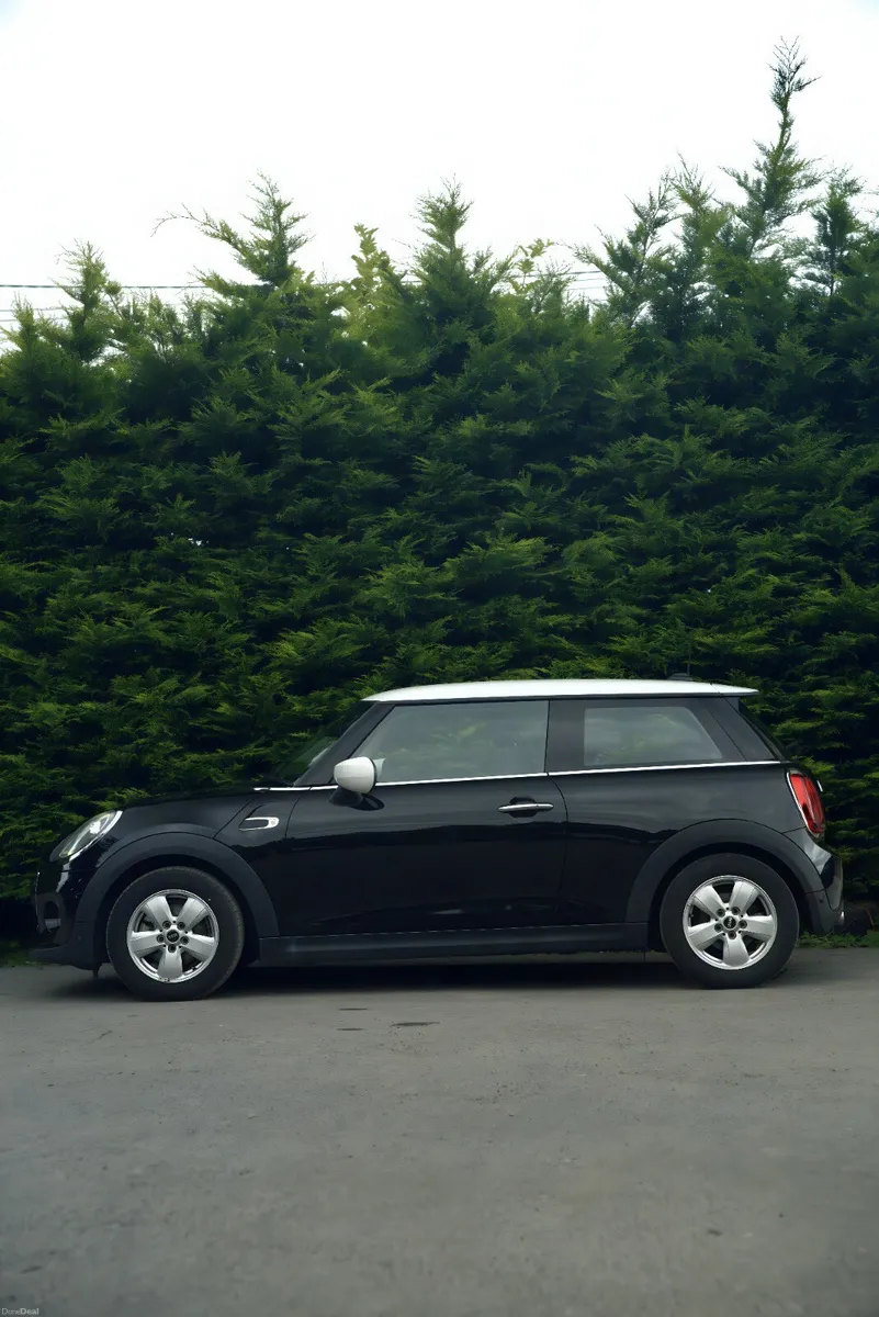 MINI Cooper D 1.5 2021 - Image 2