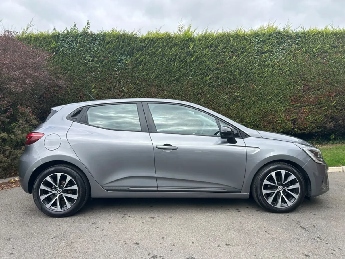 Renault Clio EQUILIBRE TCE 90 MY22.5 5 5DR - Image 4