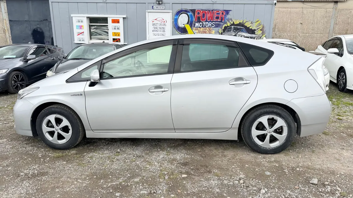 Toyota Prius 2015 Hybrid Low Mileage - Image 5