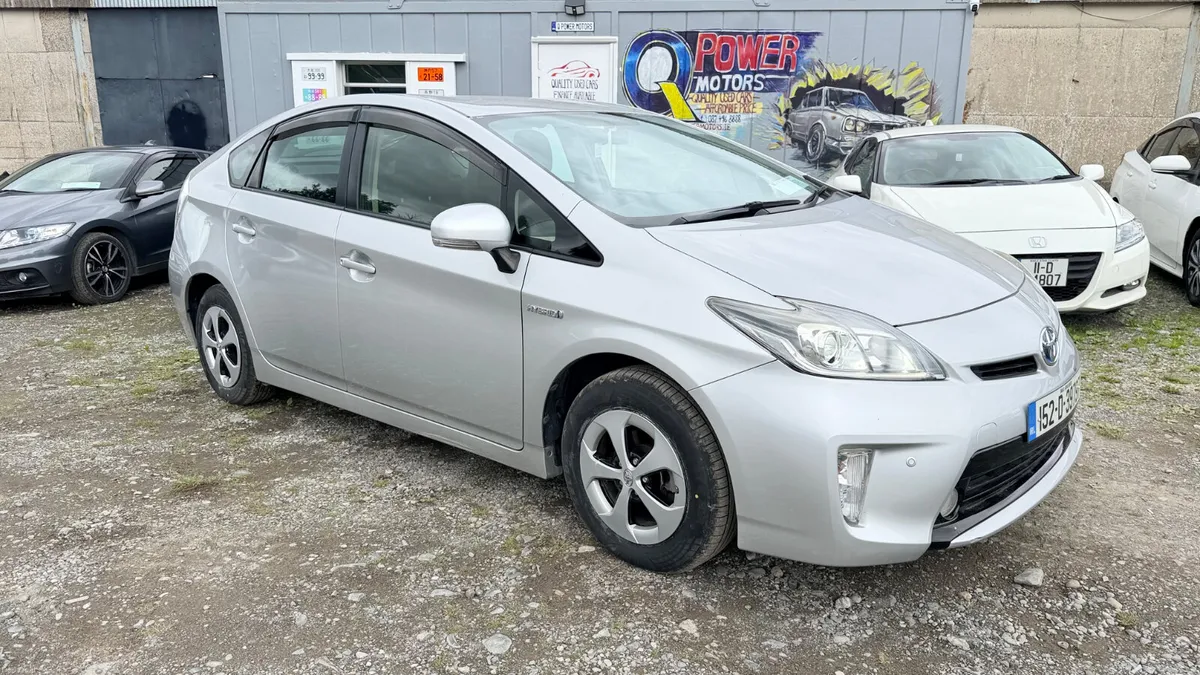 Toyota Prius 2015 Hybrid Low Mileage - Image 6
