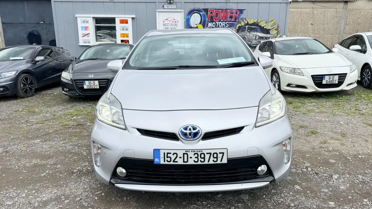 Toyota Prius 2015 Hybrid Low Mileage - Image 4