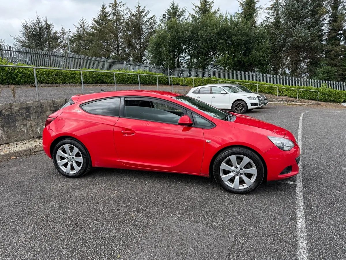 Vauxhall Astra CDTi GTC Sport - Image 3