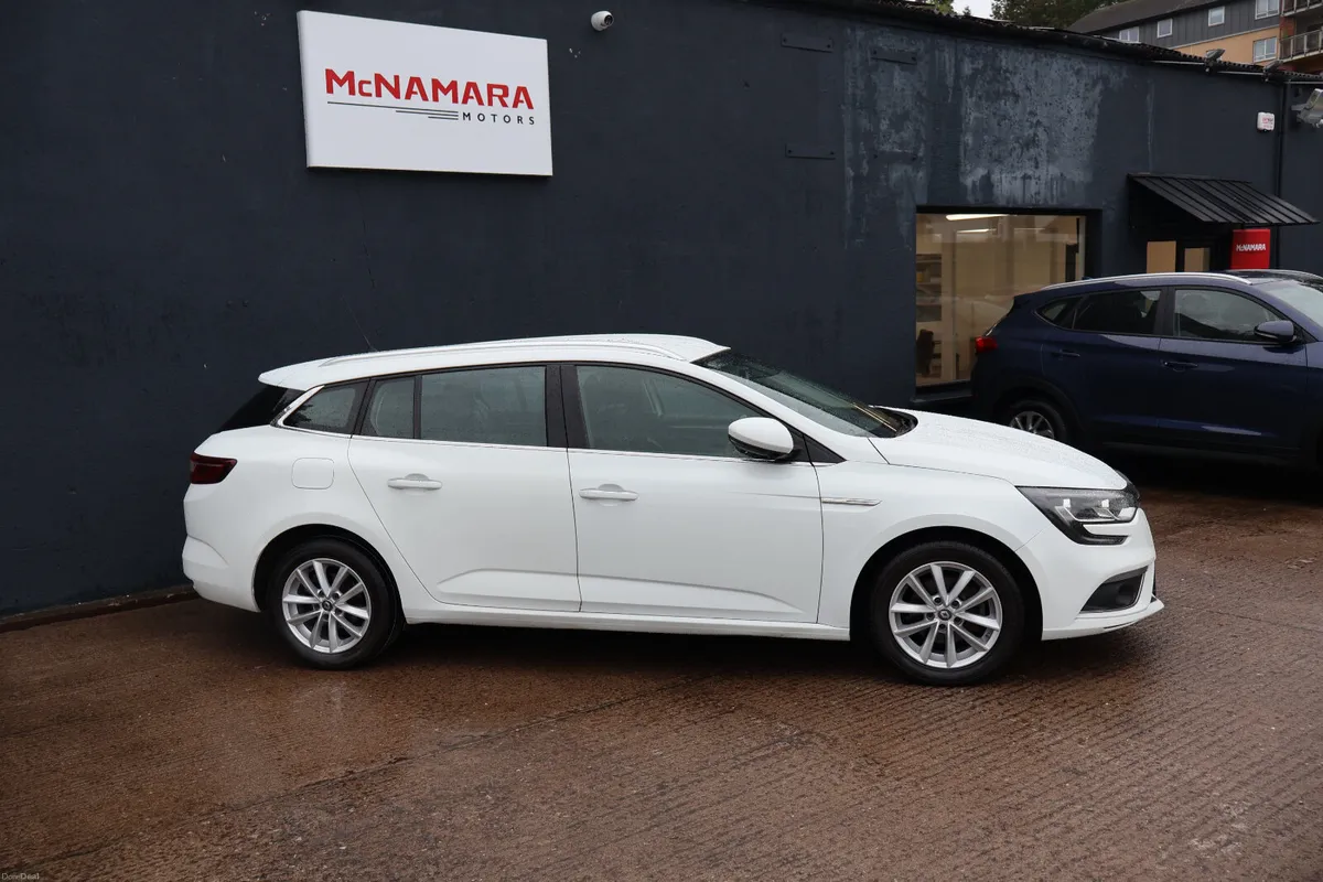 Renault Megane Sports Tourer Exceptional Condition - Image 2