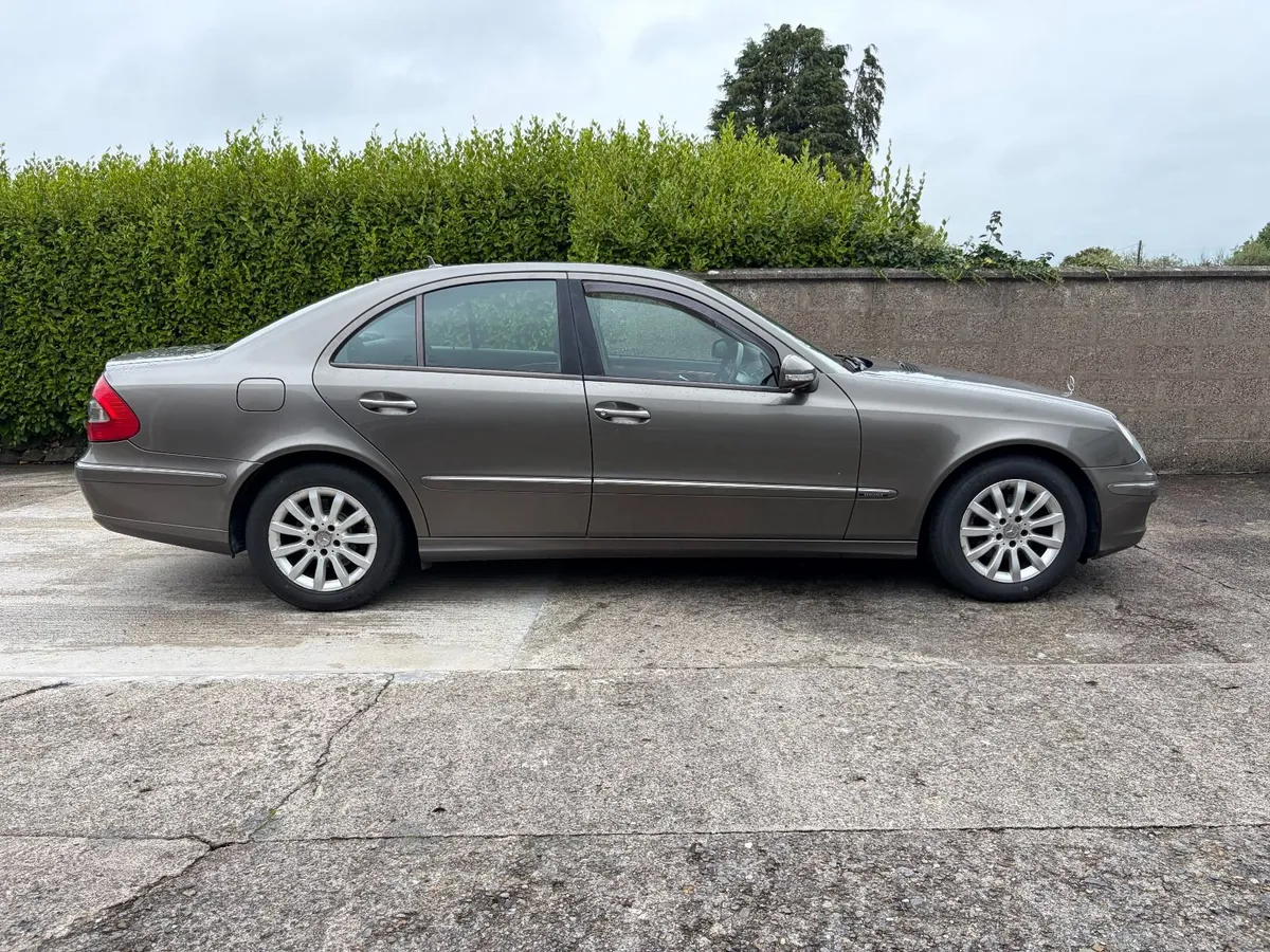 Mercedes-Benz E-Class 2008 - Image 2