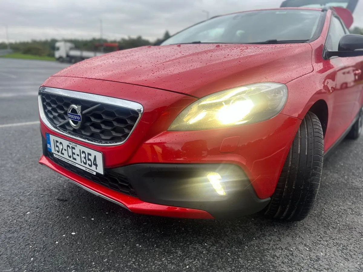 VOLVO V40 CROSS COUNTRY - Image 1