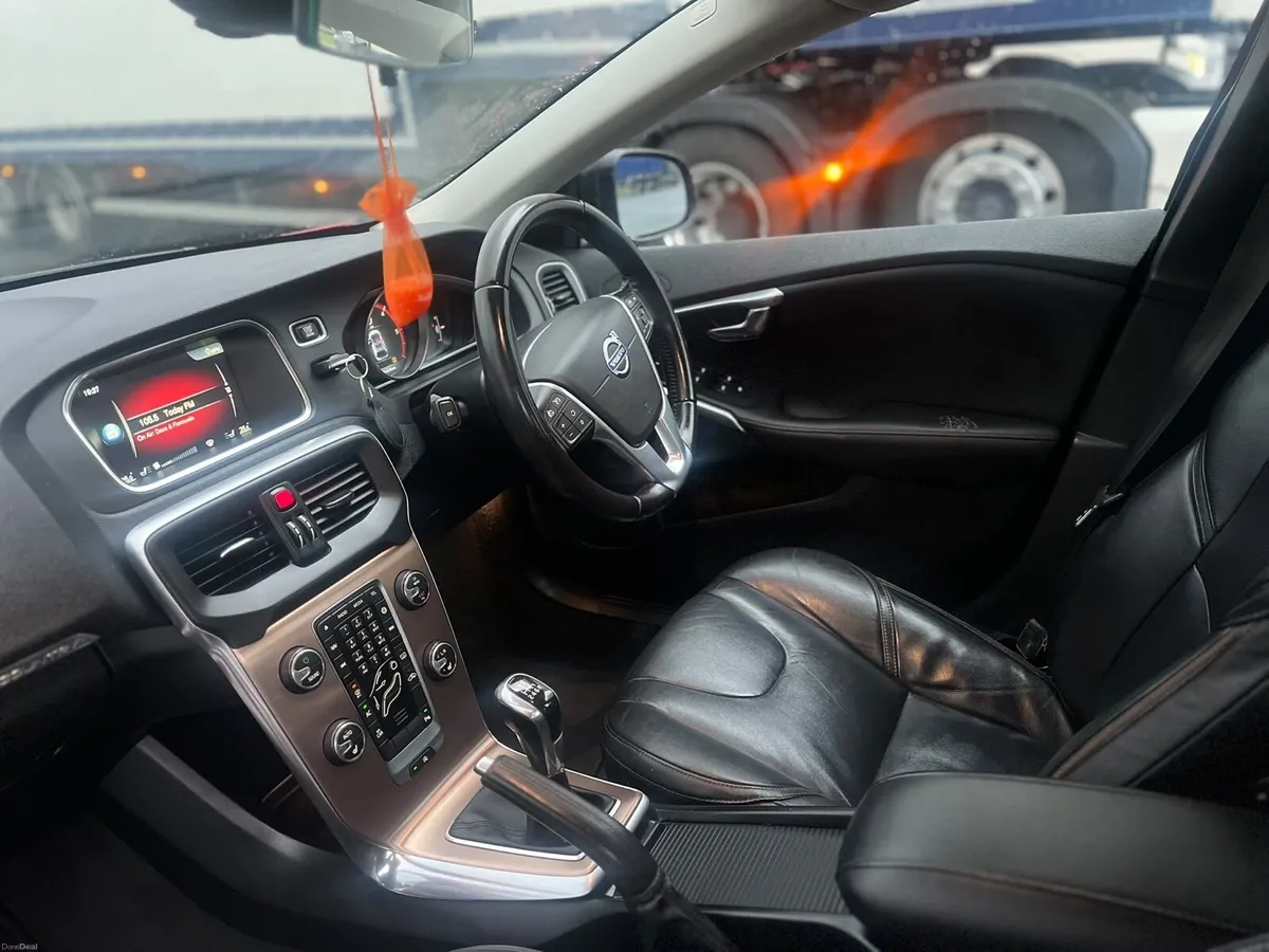 VOLVO V40 CROSS COUNTRY - Image 5