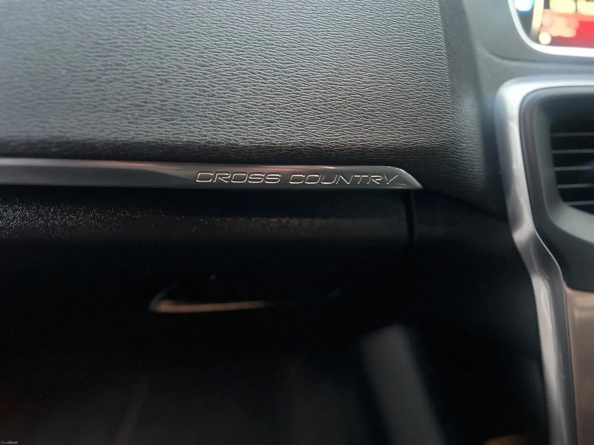 VOLVO V40 CROSS COUNTRY - Image 4