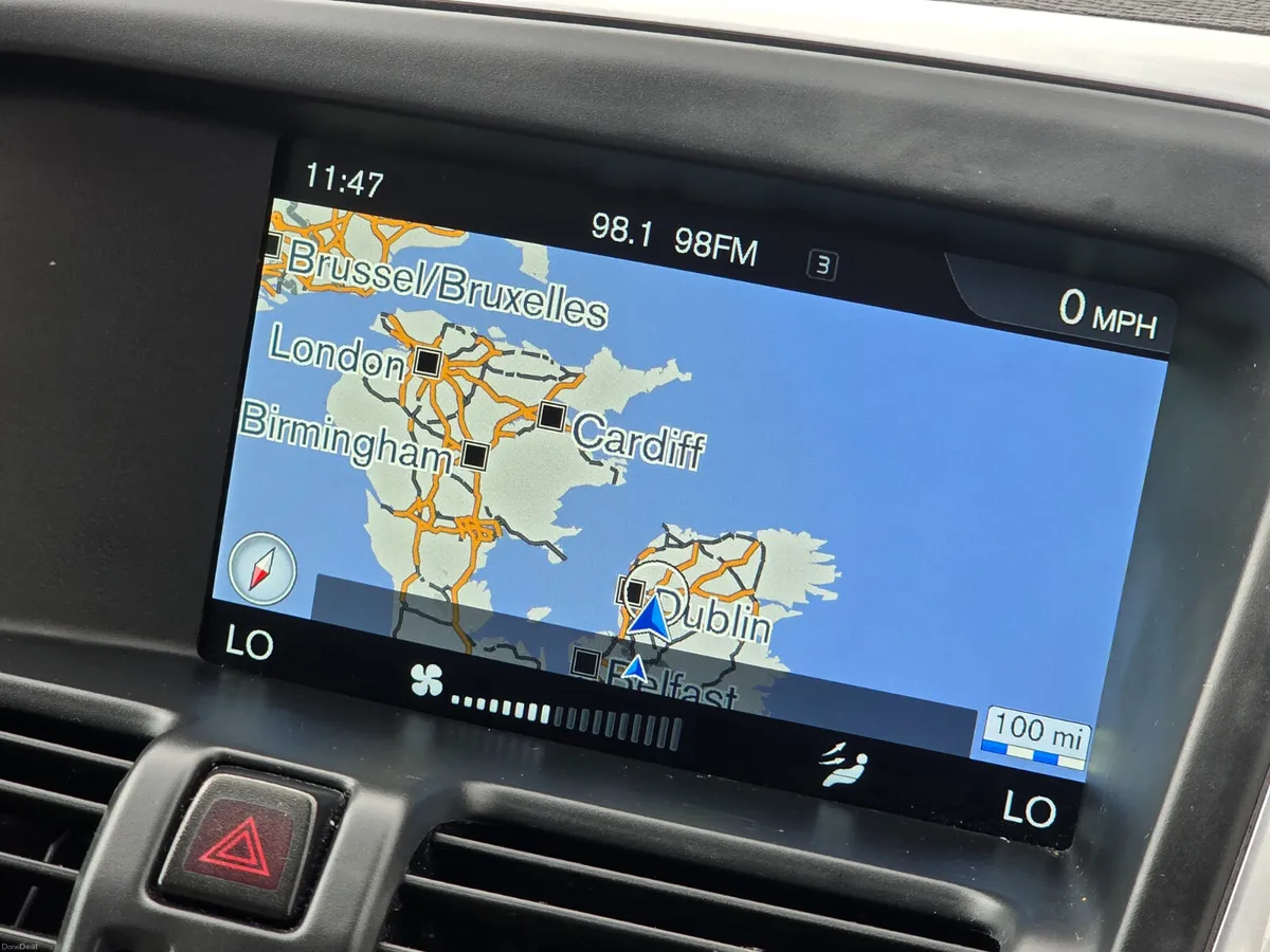 2014 Volvo XC60 2.0 D4 SE NAV // NCT TILL 07/27 - Image 6