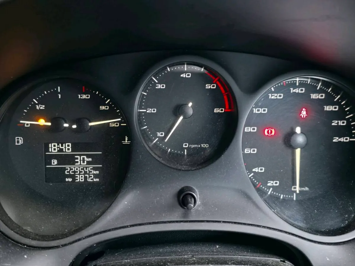 Seat Leon 1.6 tdi with New NCT - Image 6