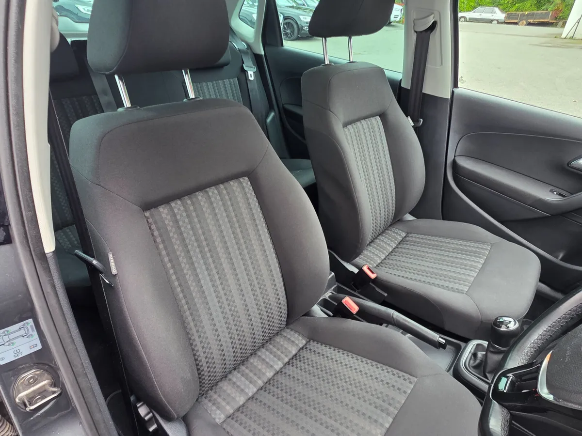 2016 Volkswagen Polo 1.0 FUN // PANORAMIC ROOF - Image 4