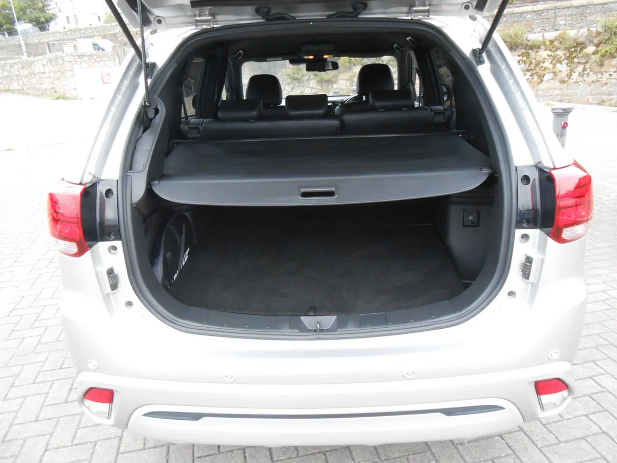 Mitsubishi Outlander PHEV Very High Spec 2019 - Image 5