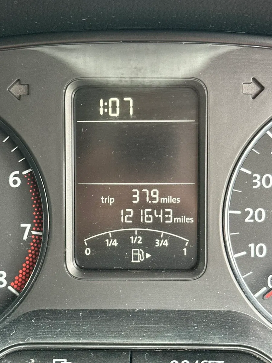 Volkswagen polo - Image 5