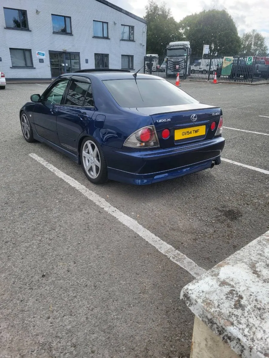 Lexus is 200 - Image 2