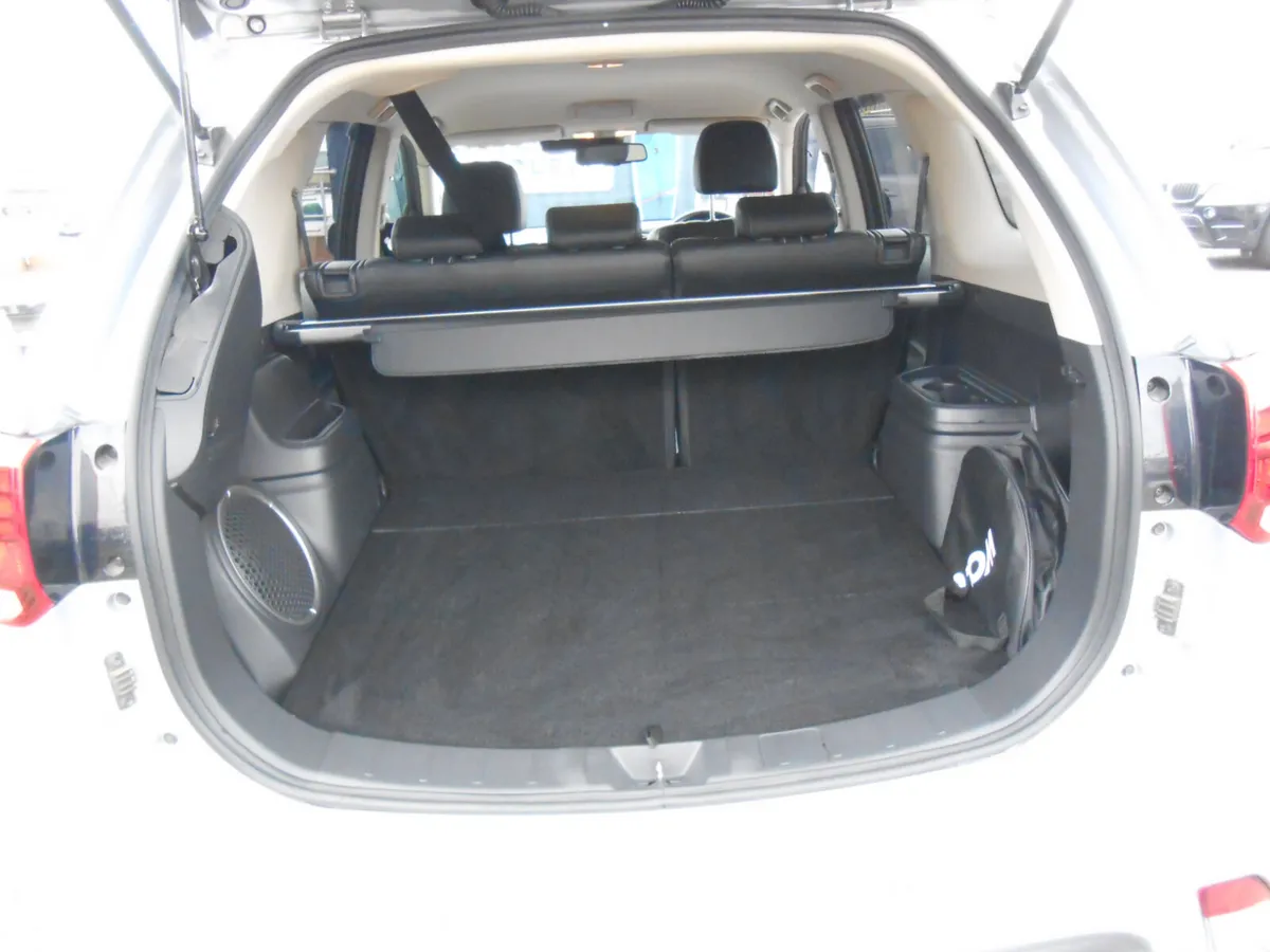 Mitsubishi Outlander PHEV Very High Spec 2017 - Image 6