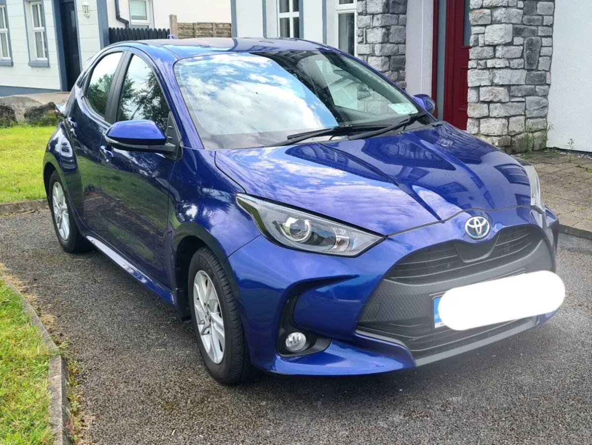 2023 Toyota Yaris - Image 2