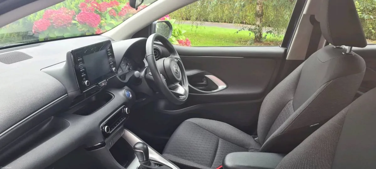 2023 Toyota Yaris - Image 5
