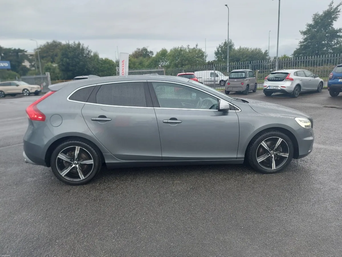 Volvo V40 2.0 T2 R-DESIGN ED 122BHP 5DR 40 SERIES - Image 4