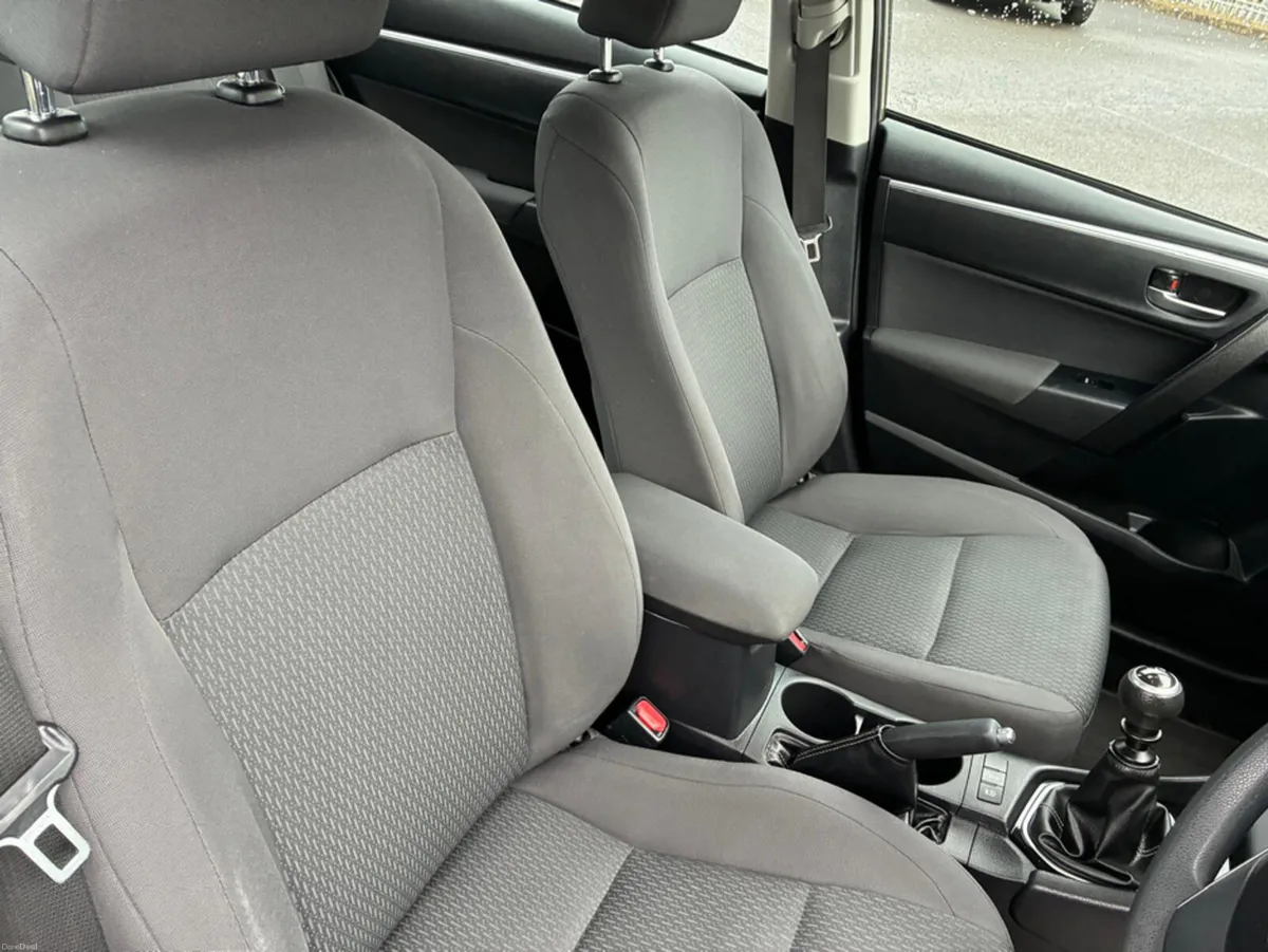 Toyota Corolla 1.4 D-4D TERRA 4DR - Image 6