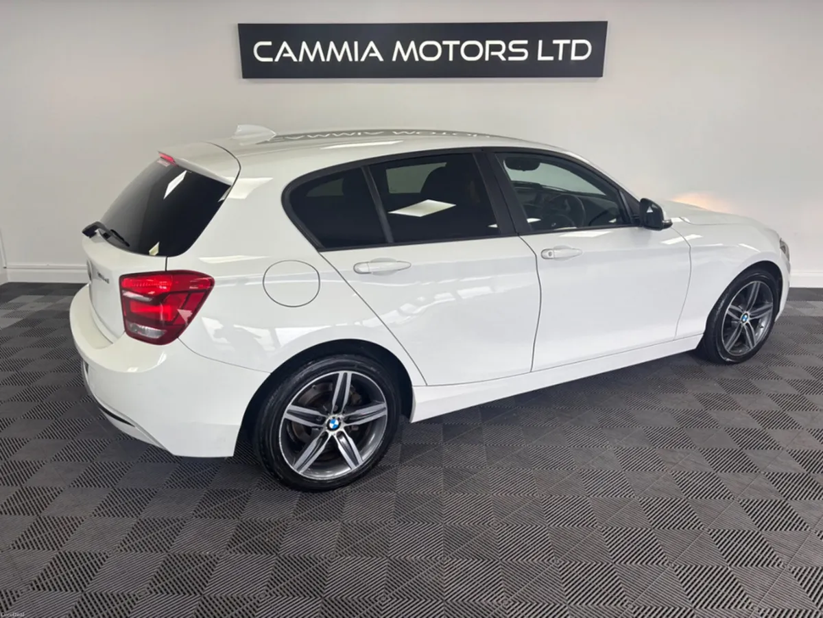 BMW 1-Series D SPORT 5DR - Image 4