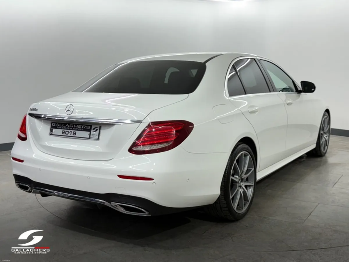 Mercedes-Benz E-Class (192) E220D AMG LINE EDITION - Image 4