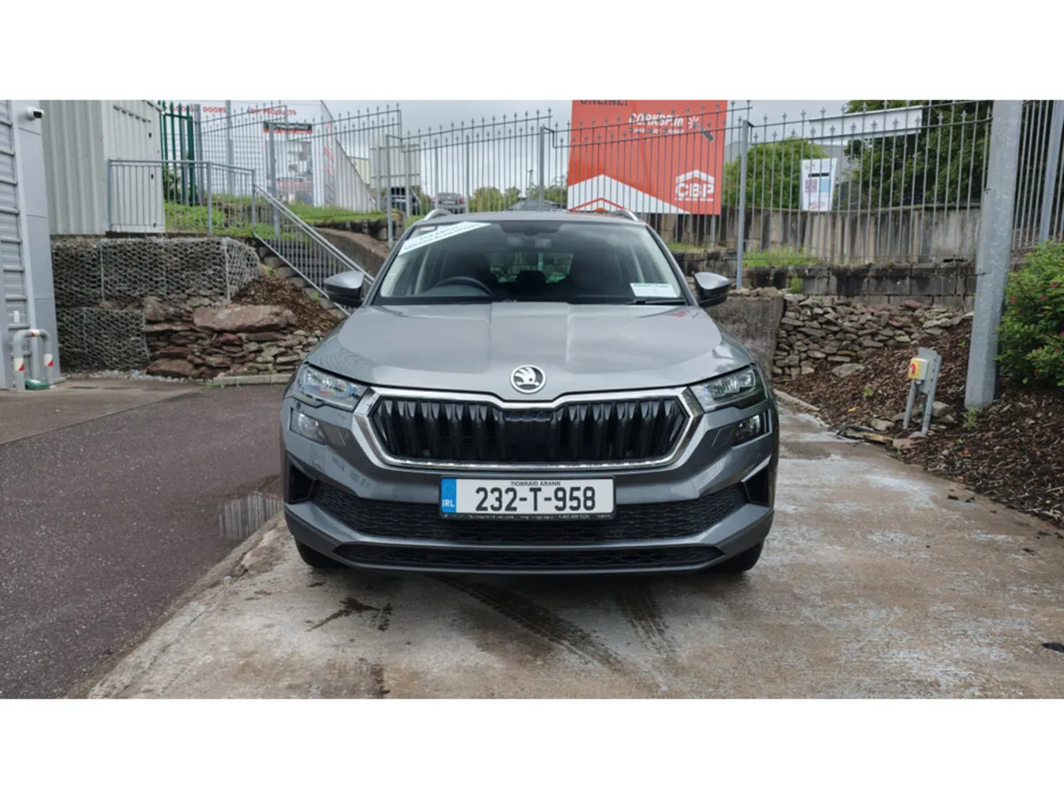 Skoda Karoq FACTORY EXTRAS - PARKING PACK - WINTER - Image 1