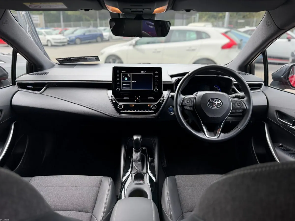 Toyota Corolla 1.8 HYBRID LUNA SPORT 5DR AUTO - ON - Image 3