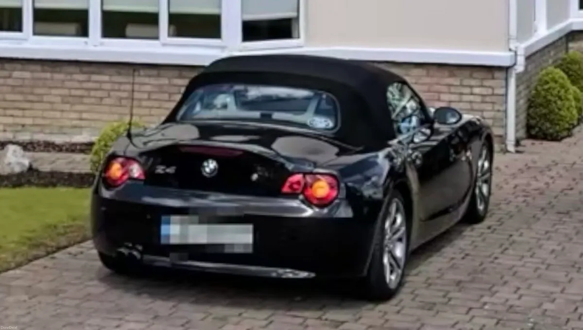 BMW Z4 2.2i low mileage one female owner - Image 2