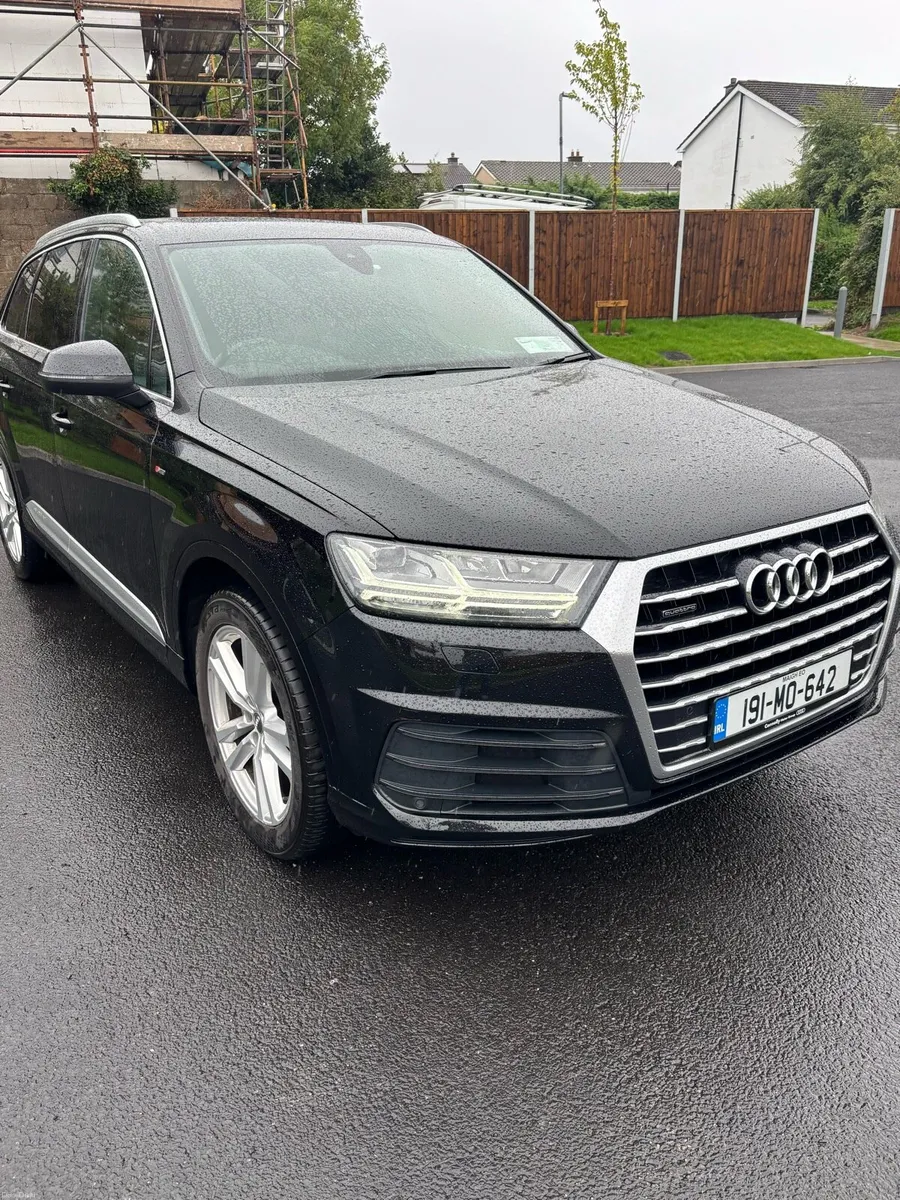 Audi Q7 - Image 1