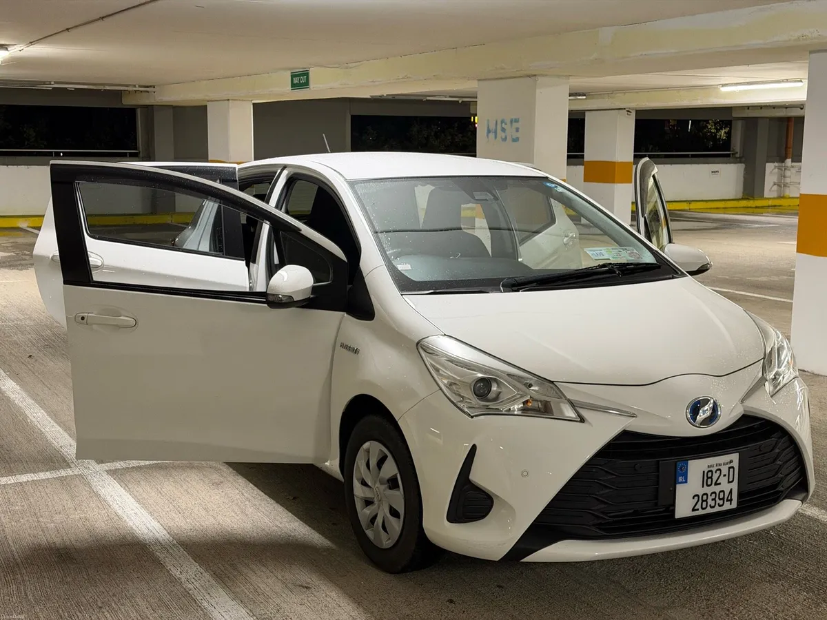 Toyota Yaris Vitz 1.5 Hybrid Auto - Image 3