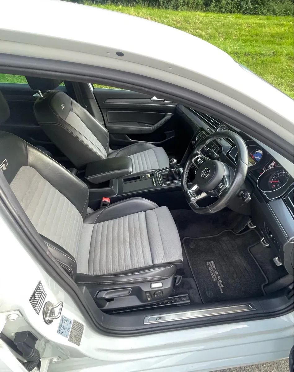 Volkswagen Passat 2.0 TDI R-LINE - Image 3