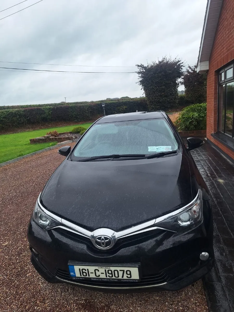 Black Toyota Auris 2016 - Image 2