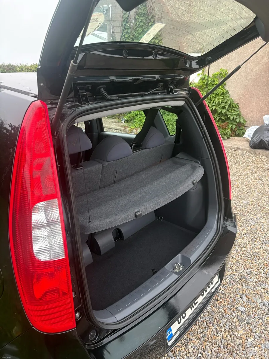 2006 Mitsubishi Colt - Image 2
