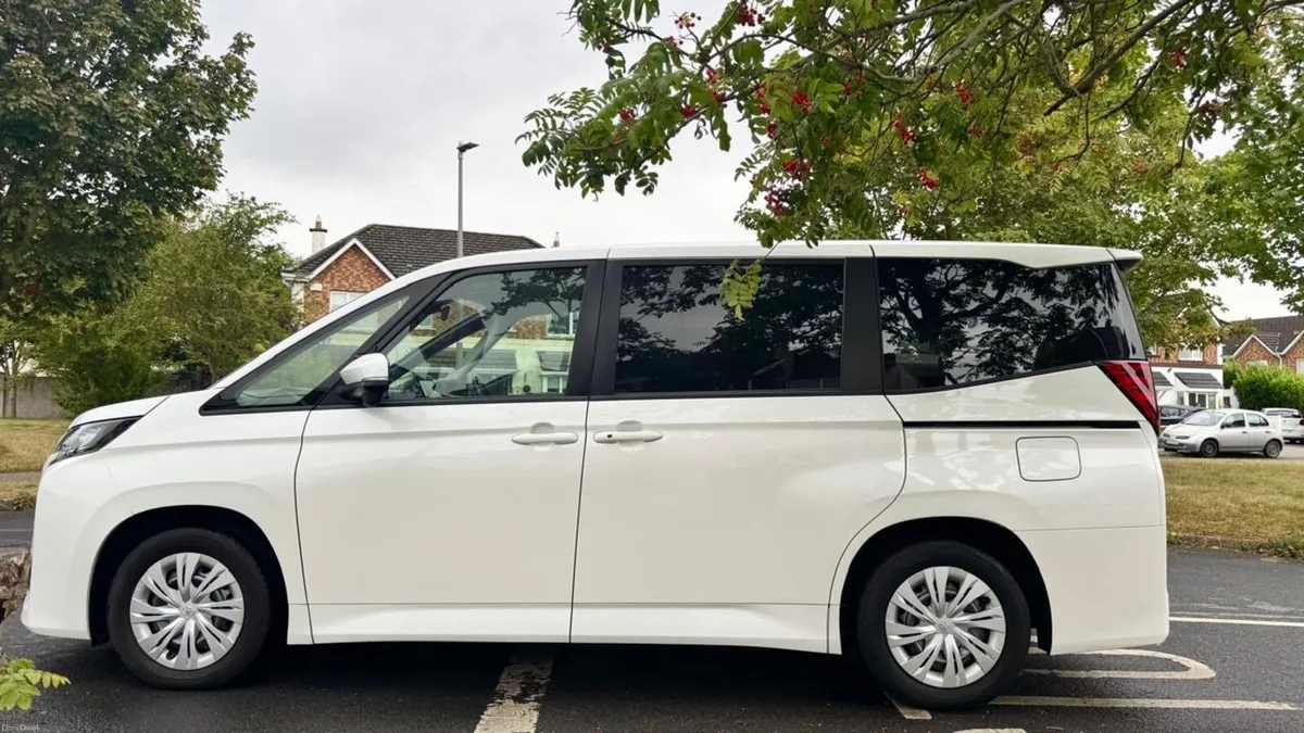 Toyota Noah Hybrid – 8 SEATER 222 Reg - Image 6