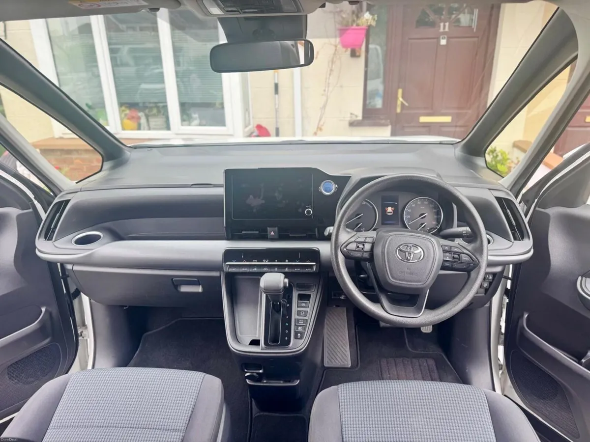Toyota Noah Hybrid – 8 SEATER 222 Reg - Image 3