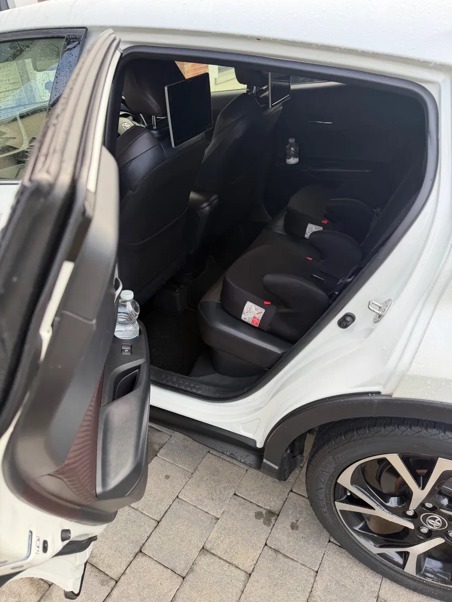 Toyota C-HR 2018 - Image 1