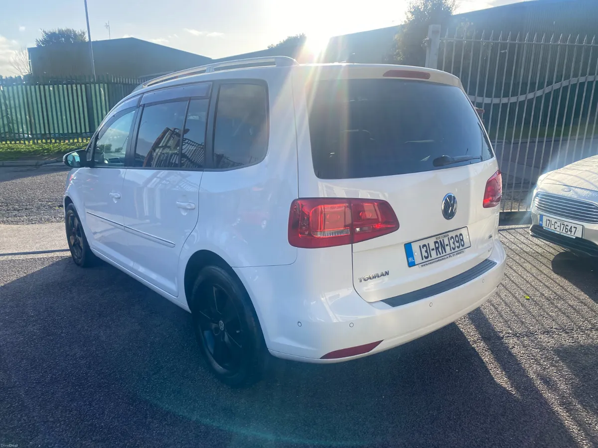 Volkswagen Touran 2013 AUTOMATIC - Image 4