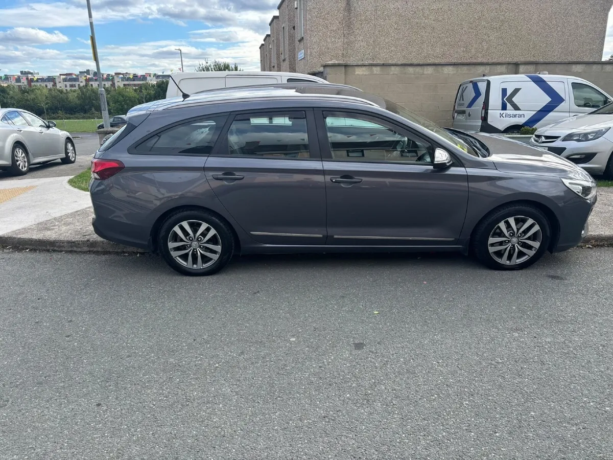 Hyundai i30 2018 - Image 2