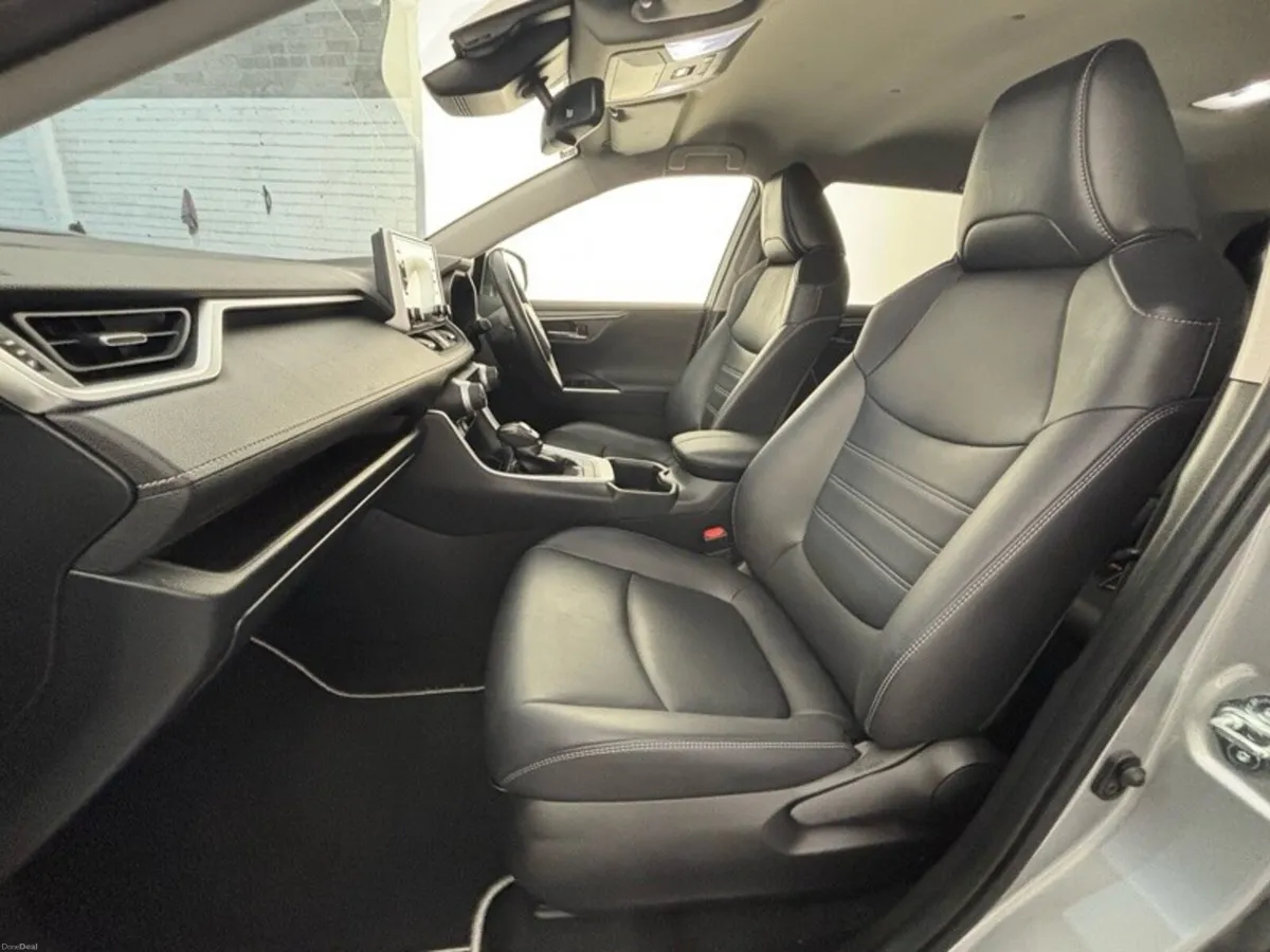 Toyota RAV4 HYBRID SOL - Image 6